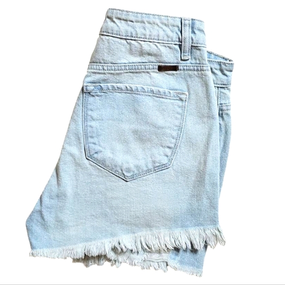KanCan Zion Ultra High-Rise Distressed Shorts. Women's Size: W7/27x2.5L - Picture 6 of 10